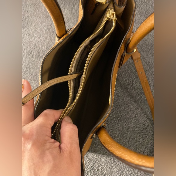 Michael Lots hand or shoulder bag. Color: Luggage; Leather - Picture 8 of 12